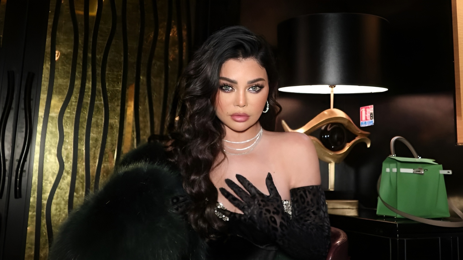 منع هيفاء وهبي من الغناء في مصر.. ما السبب؟