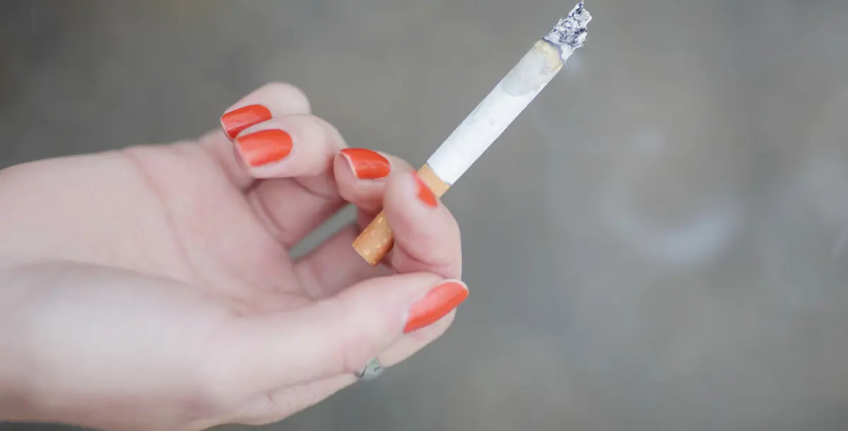 هل يسبب التدخين وتناول حبوب منع الحمل خطر الإصابة بتخثر الدم؟