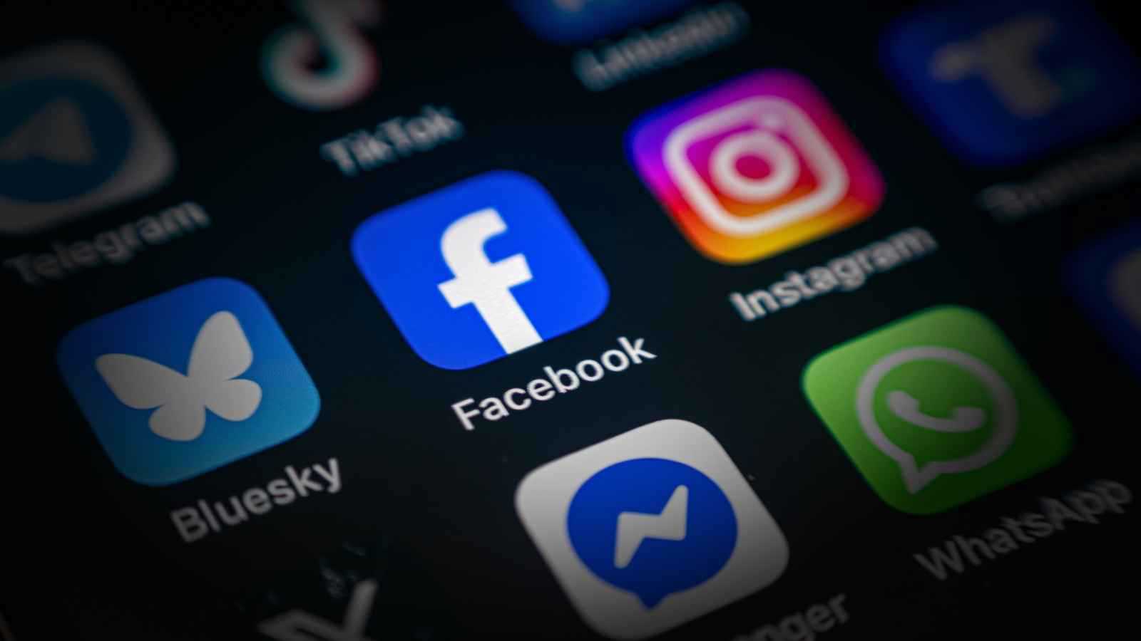 فيسبوك يختبر فرض رسوم على مشاركة الروابط