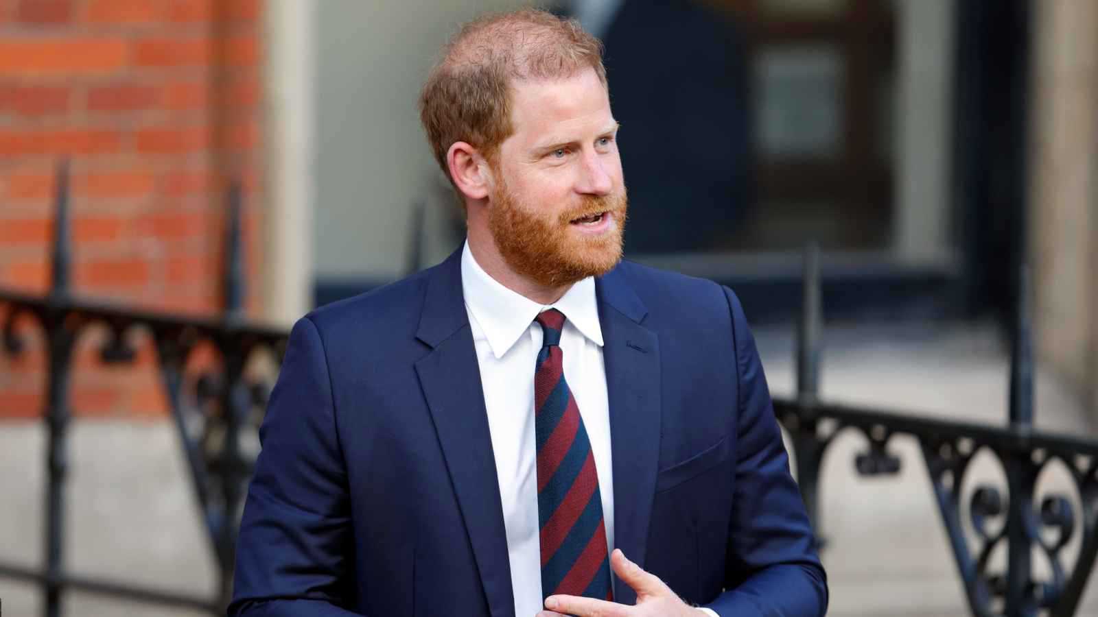 الأمير هاري يحسم الجدل حول علاقته بالعائلة الملكية 
