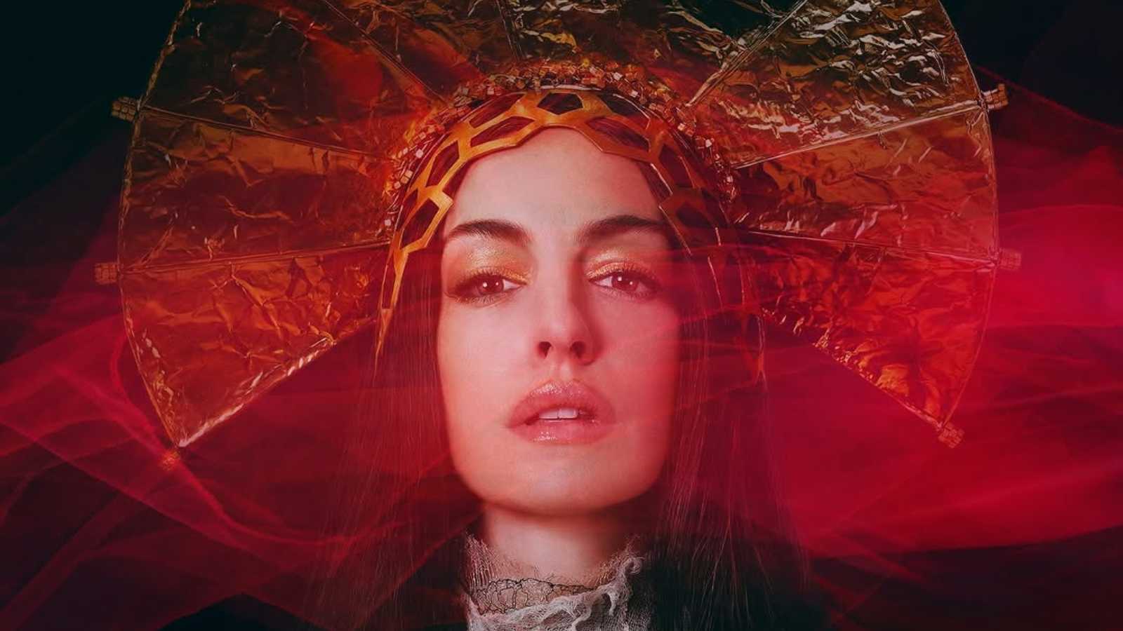 آن هاثاواي نجمة بوب في Mother Mary