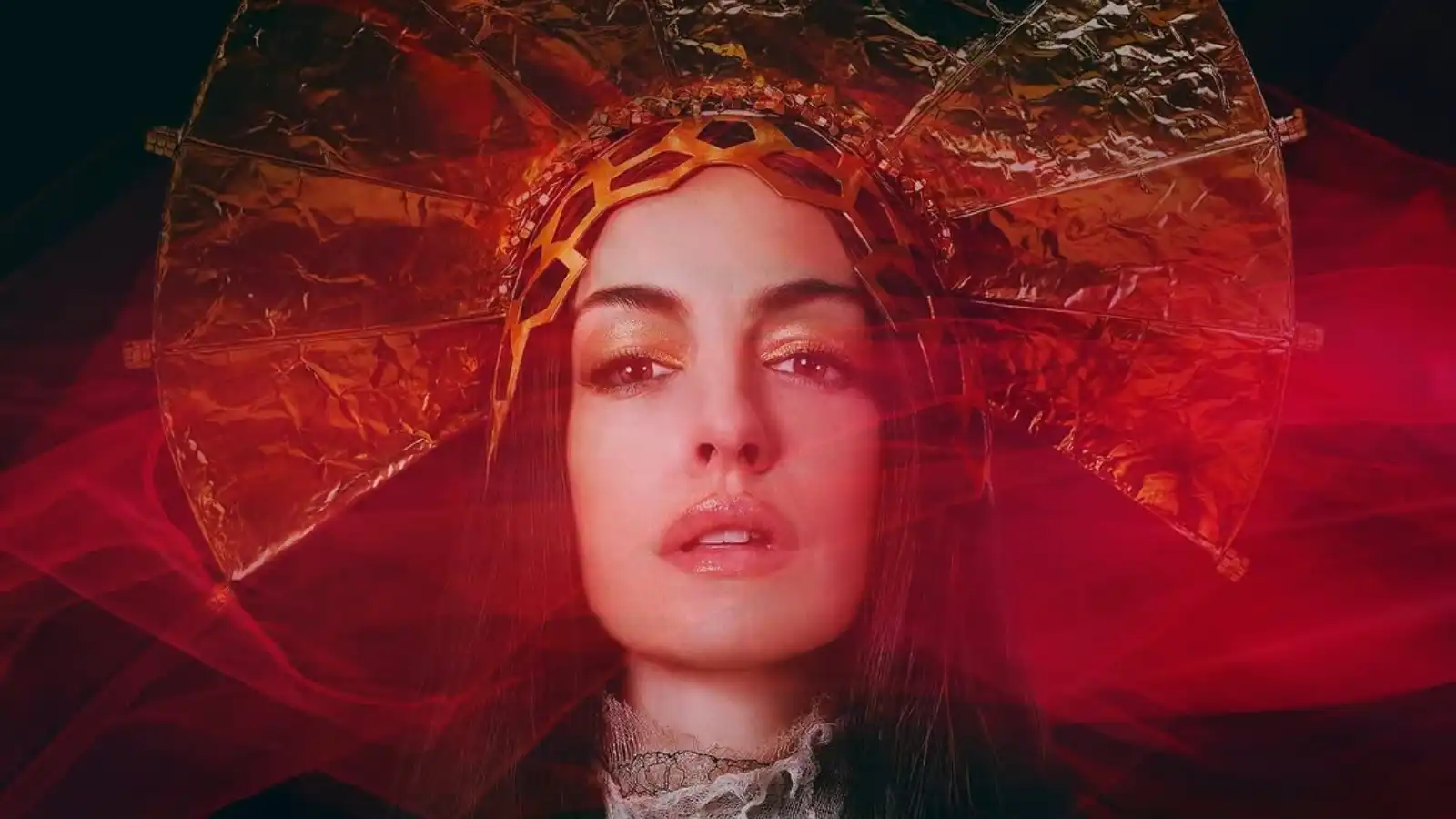 آن هاثاواي نجمة بوب في Mother Mary