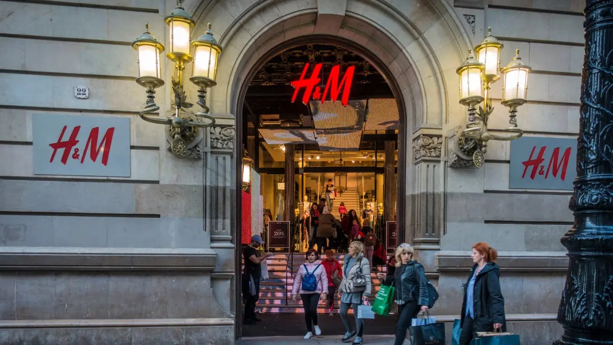 Zara و H&M تواجهان اتهامات بتدمير البيئة وانتهاك حقوق الإنسان 