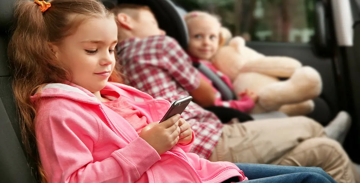 متى تسمح لطفلكِ باستعمال الهاتف الذكي؟