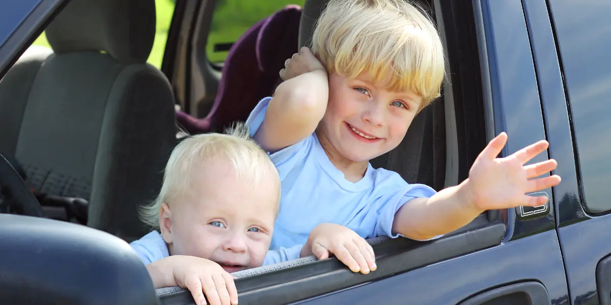 متى تشكل نوافذ السيارة خطورة على الأطفال؟