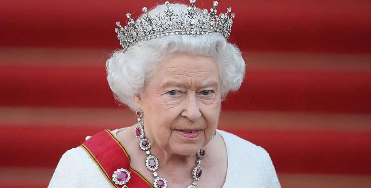 الملكة إليزابيث تمنع العائلة الملكية من استخدام هذه الكلمات