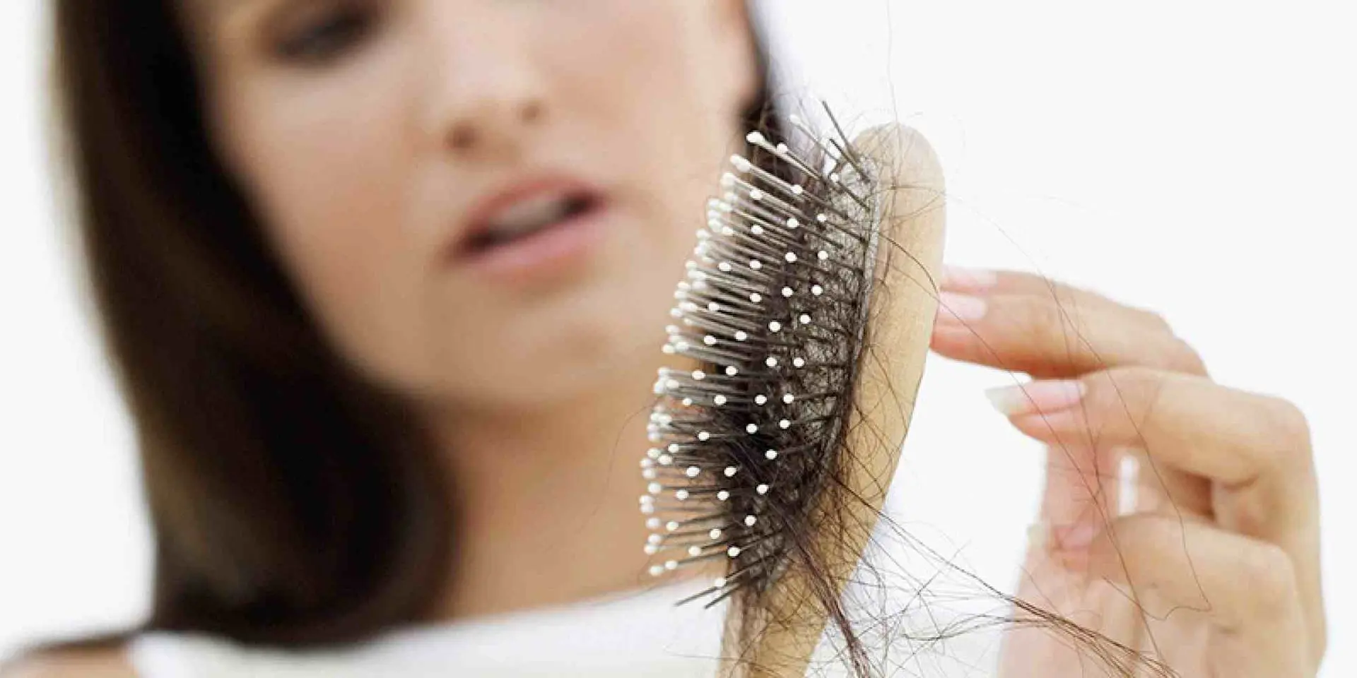 تعرفي على كيفية علاج تساقط الشعر بصورة طبيعيّة
