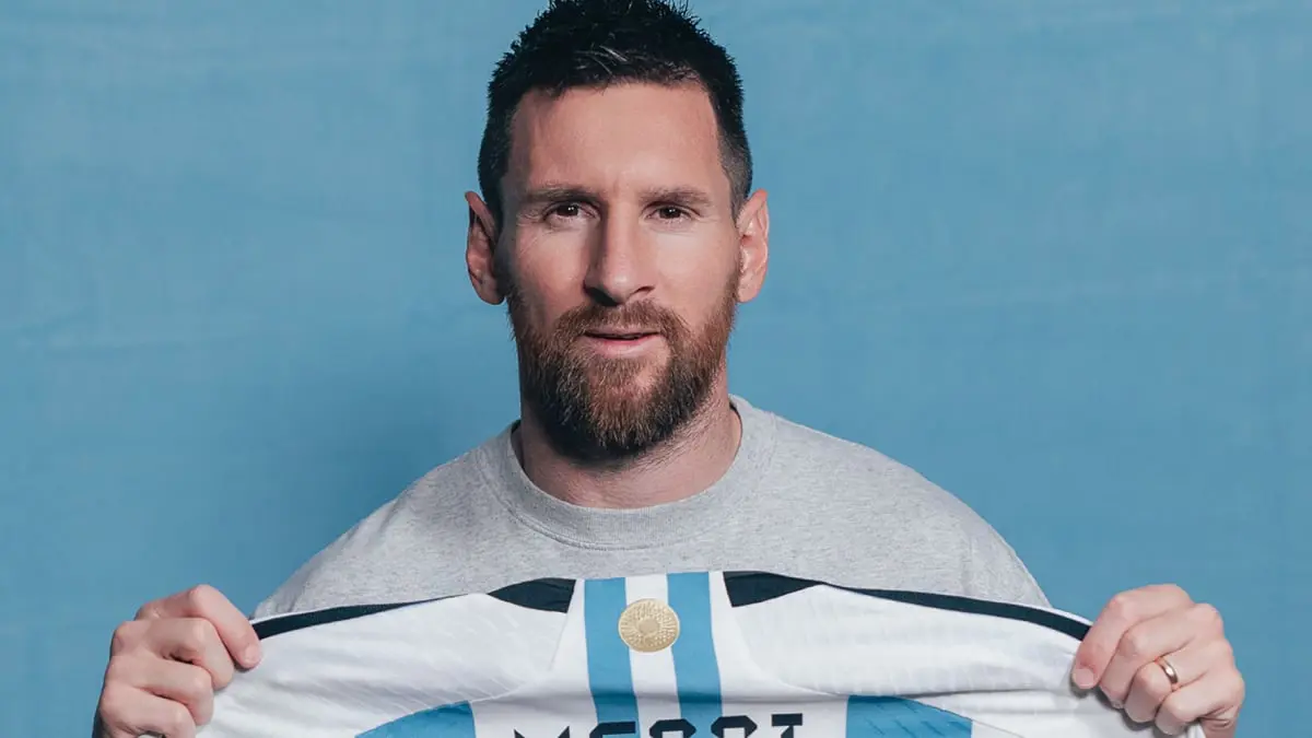 قمصان ميسي  لـ"كأس العالم 2022" في مزاد سوذبيز