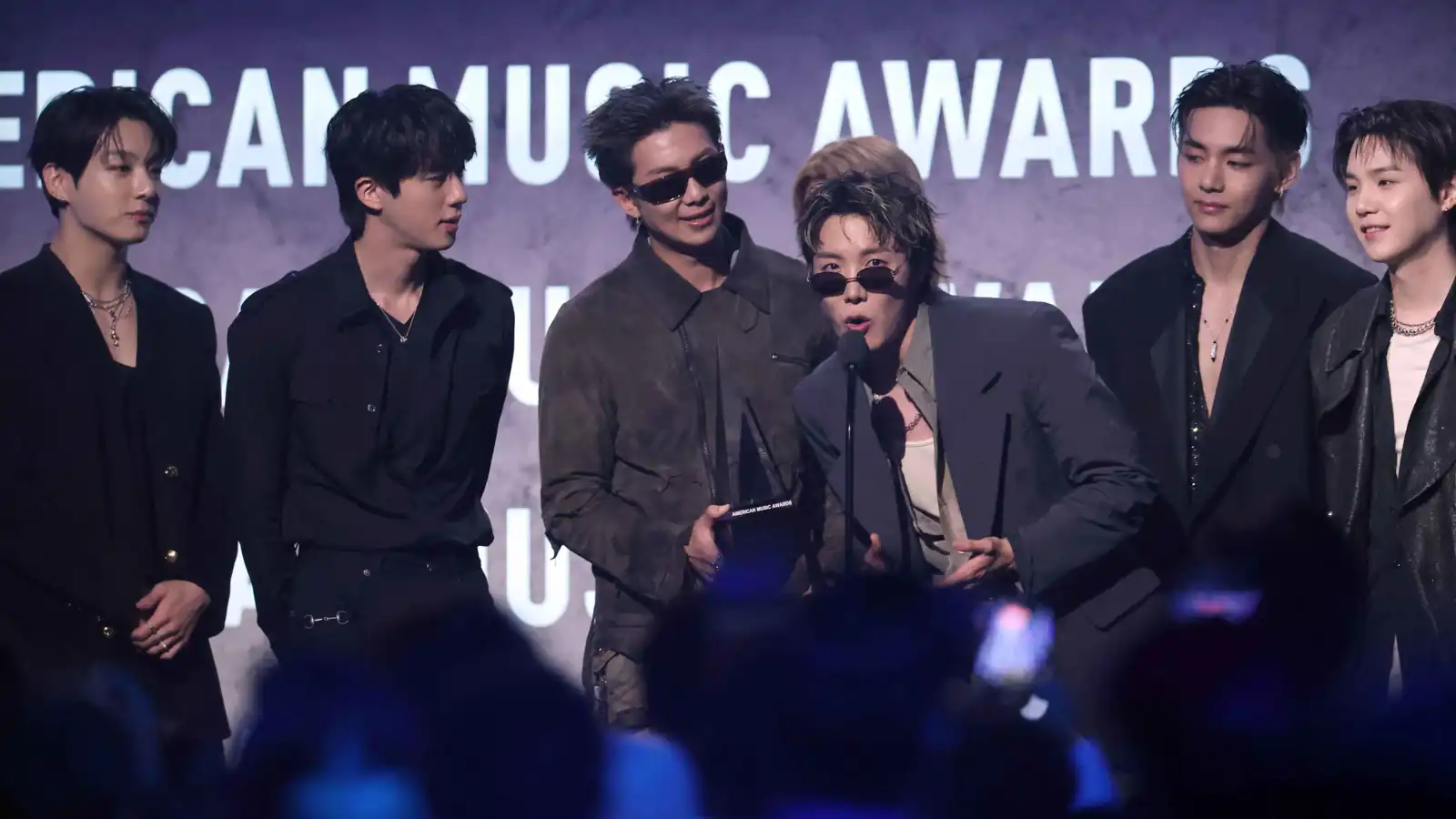أعضاء BTS يكشفون كواليس بكائهم خلال الخدمة العسكرية