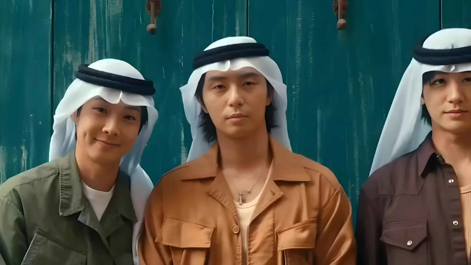 نجوم الدراما الكورية يروّجون للسياحة في دبي.. والشماغ يزيّن إطلالاتهم