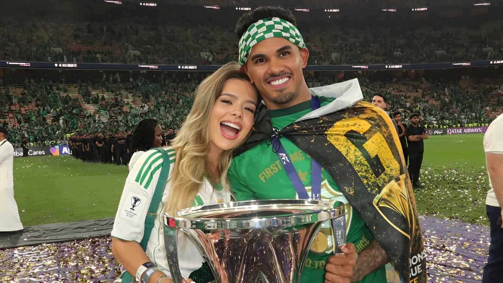 تهنئة عبد المجيد عبد الله واحتفال زوجة غالينو بلقب الأهلي 