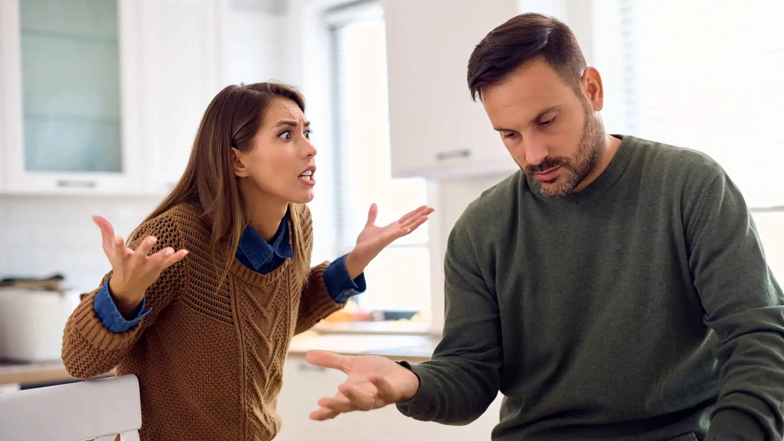 متى يتحول الخلاف إلى سمّ قاتل للعلاقة؟