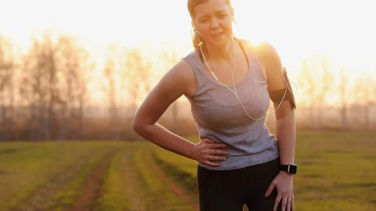 لِمَ تصابين بآلام تشبه تقلصات الدورة الشهرية عند الركض؟