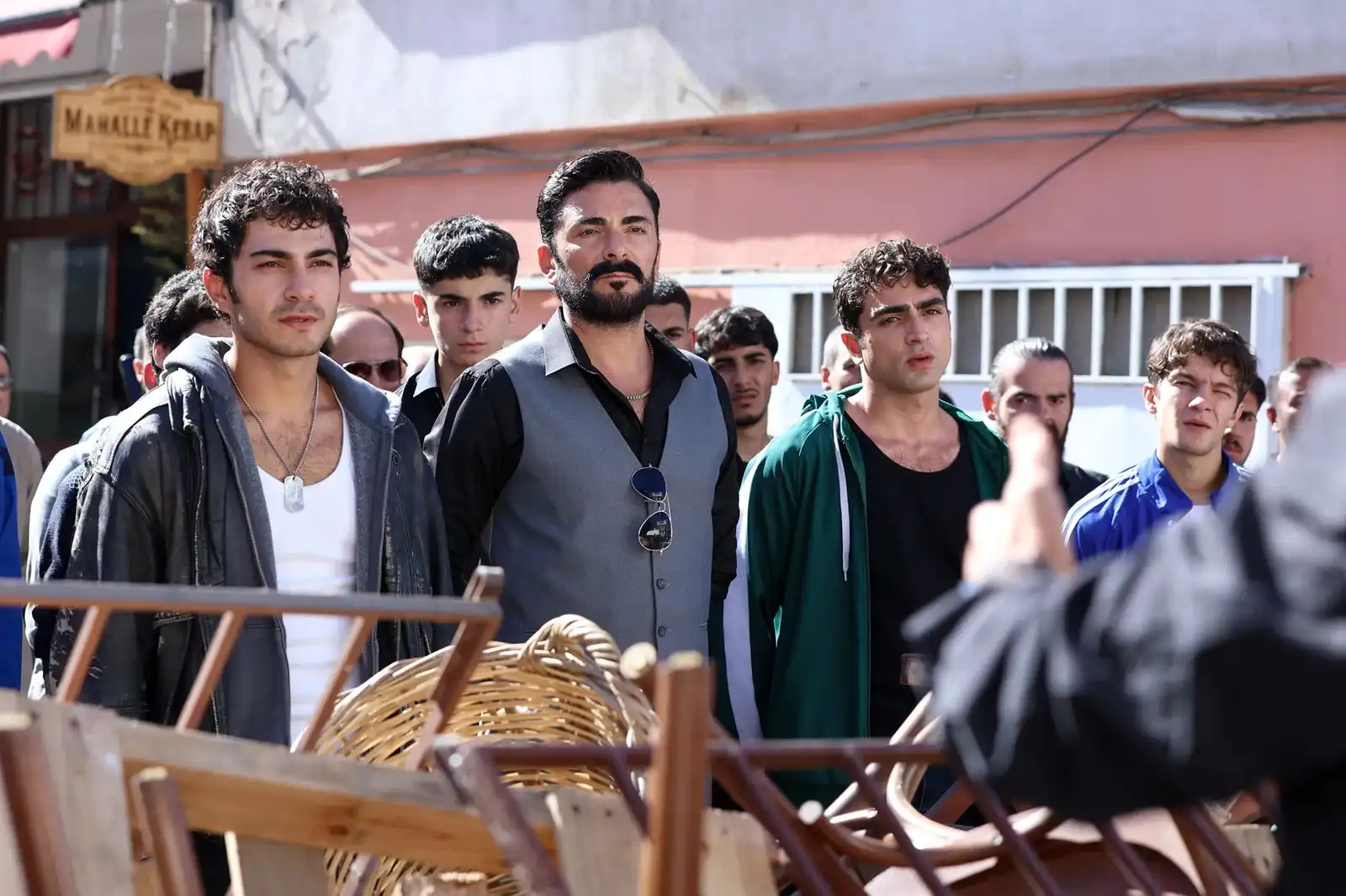 مسلسل "إسطنبول رأسًا على عقب" الحلقة 15