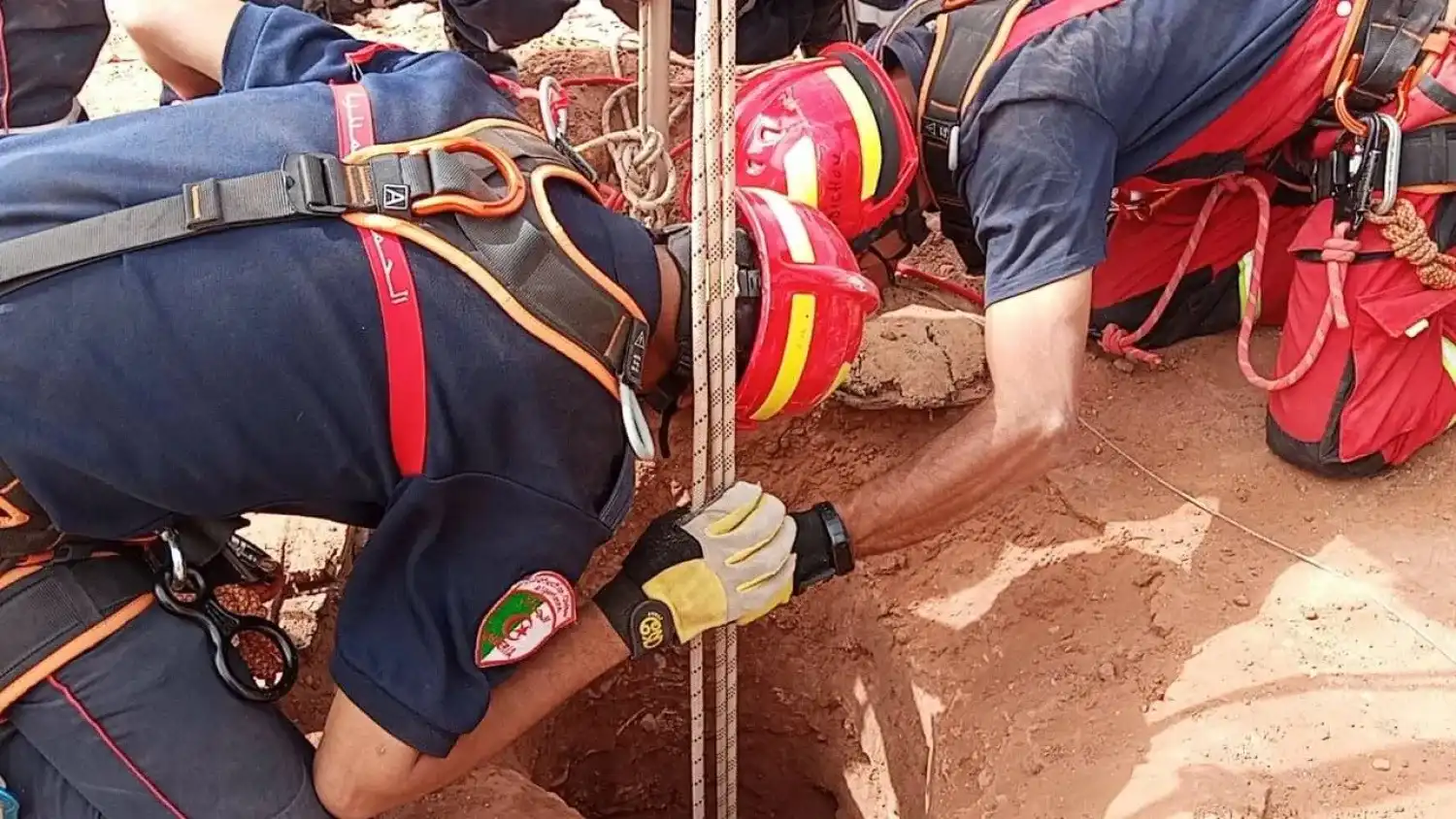 سباق مع الزمن لإنقاذ الطفل أيوب من بئر في الجزائر