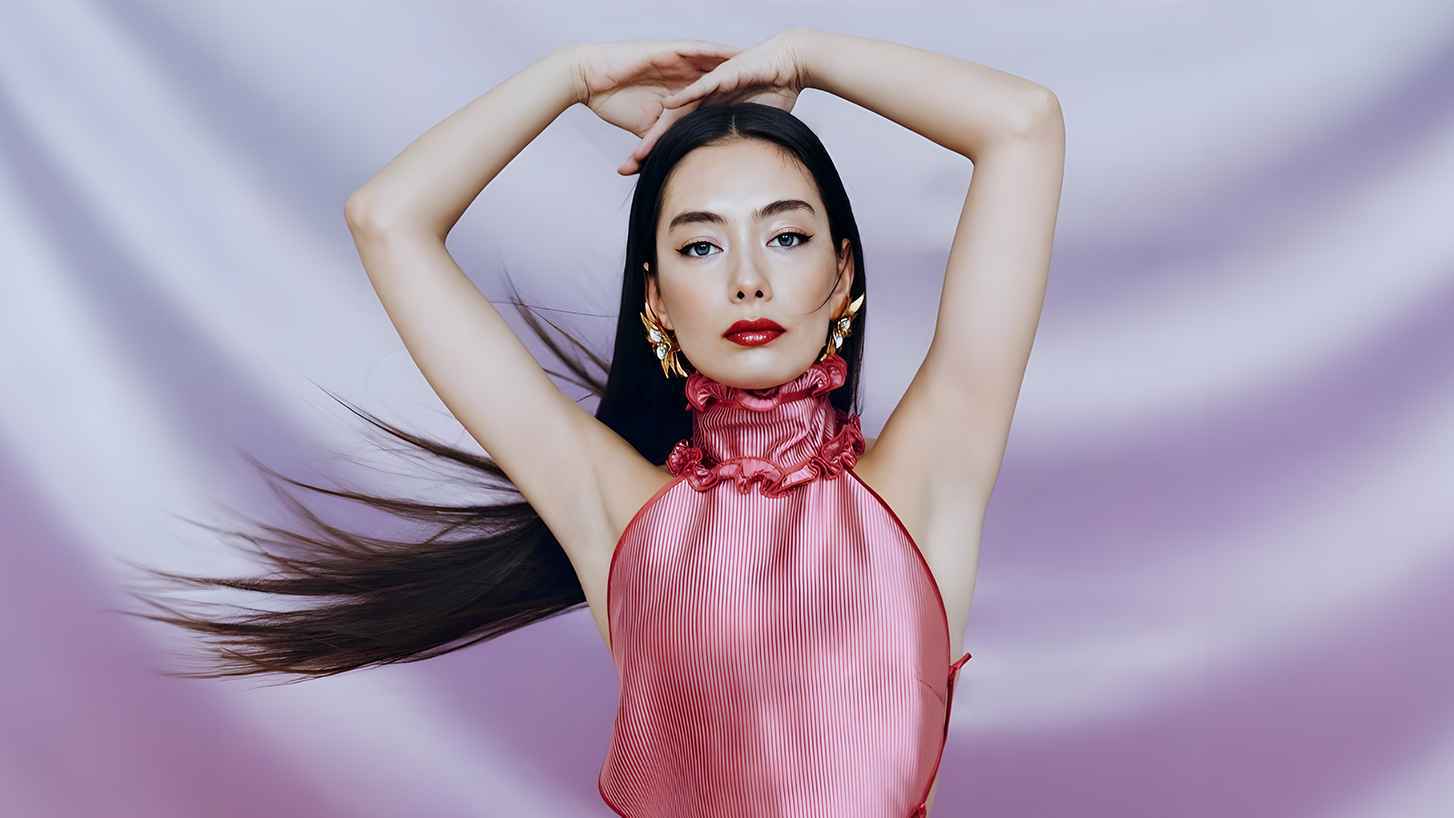 الفنانة التركية نسليهان أتاغول تعلن حملها