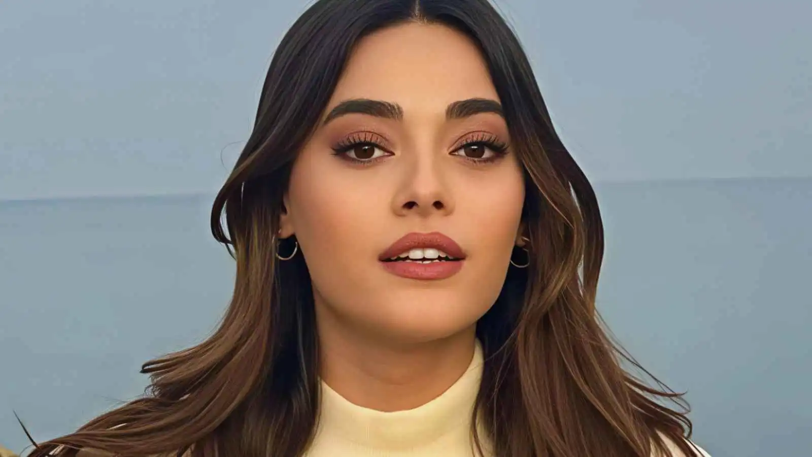 أونور تونا وسيماي بارلاس يجتمعان بـ"الغريب في المرآة"