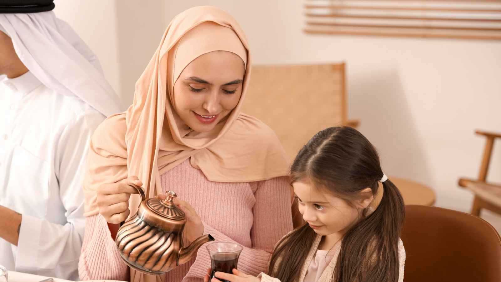 كيف تحافظ الأم على هدوئها وقت الصيام؟