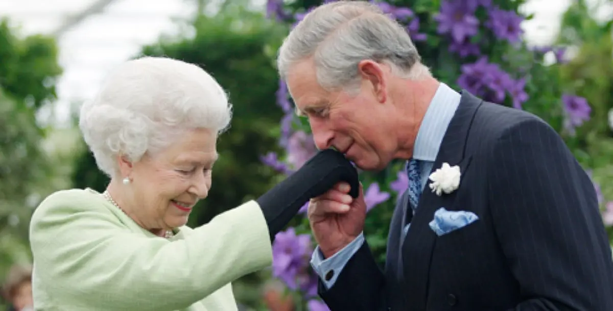 ملكةُ انجلترا تخطّط لتسليم السّلطة لنجلها تشارلز خلال عامين!