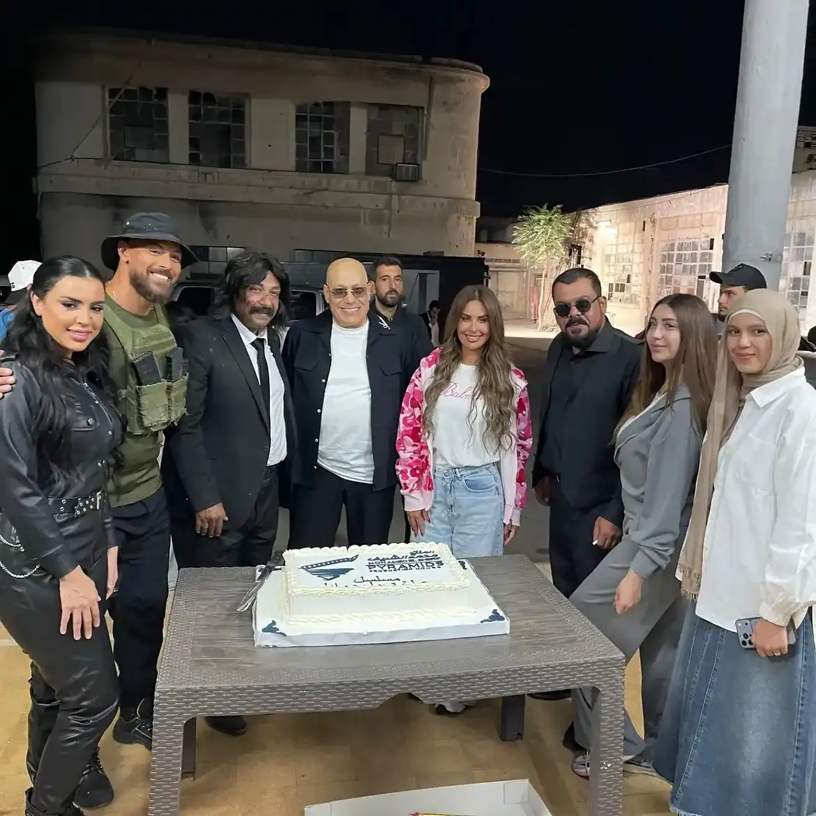 أحمد التهامي يحتفل بانتهاء تصوير "عيلة تعمل عمايل"
