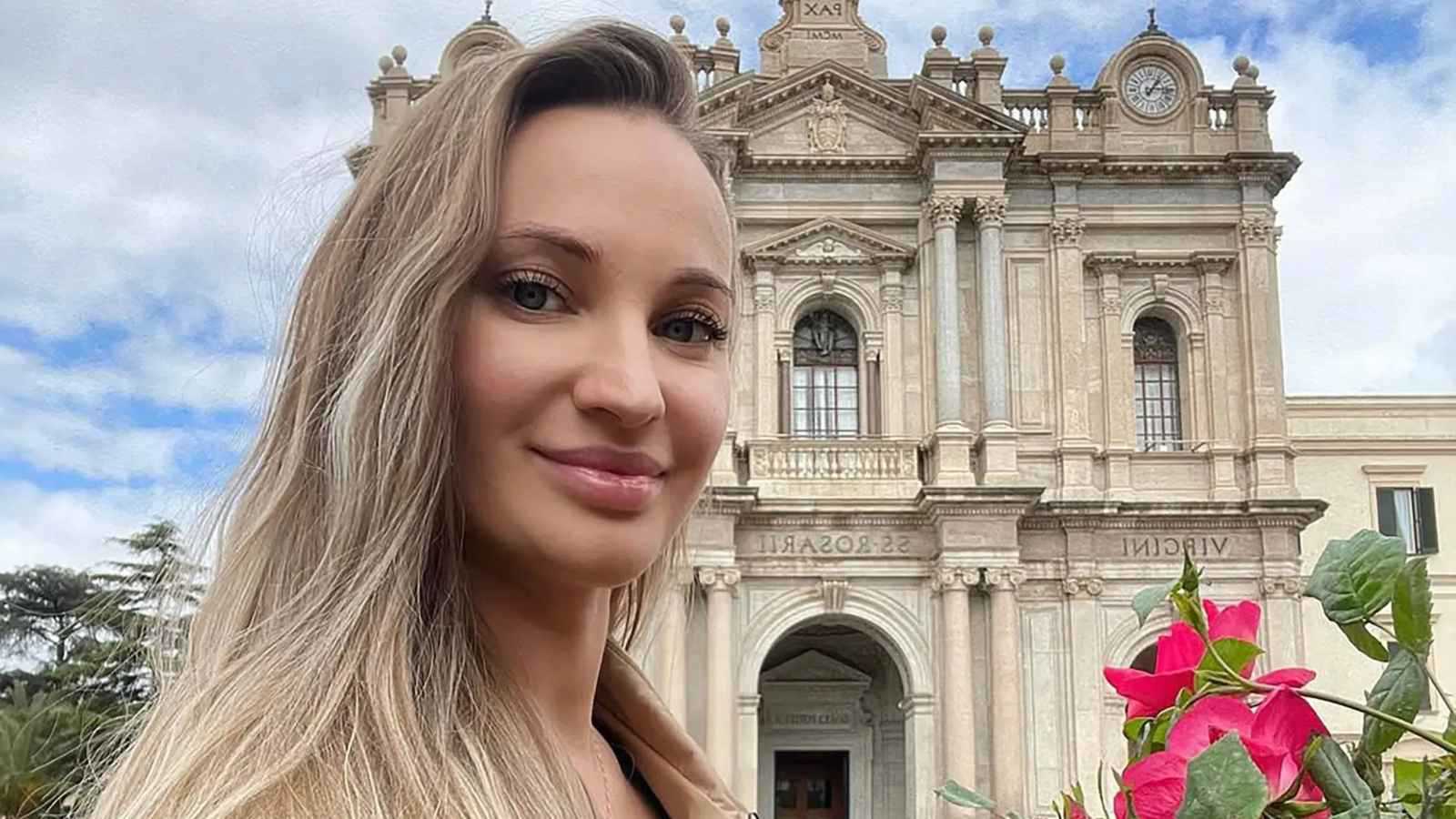 وفاة مفاجئة لمؤثرة شهيرة بعد عملية تجميل