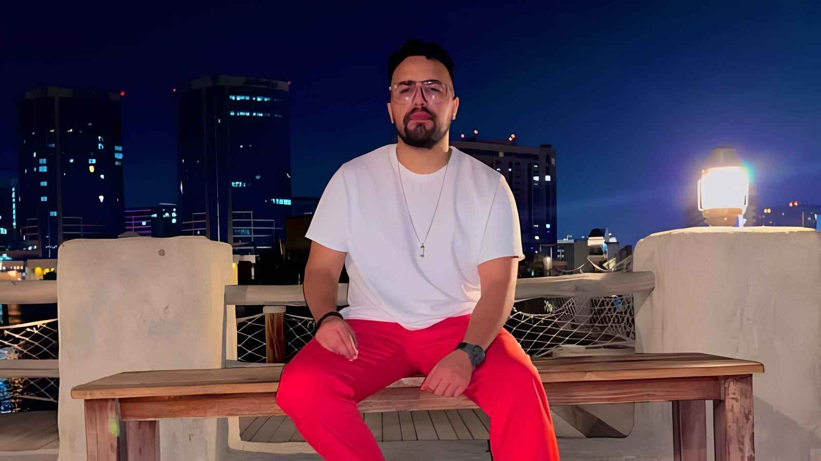 الملحن الشاب حازم عادل
