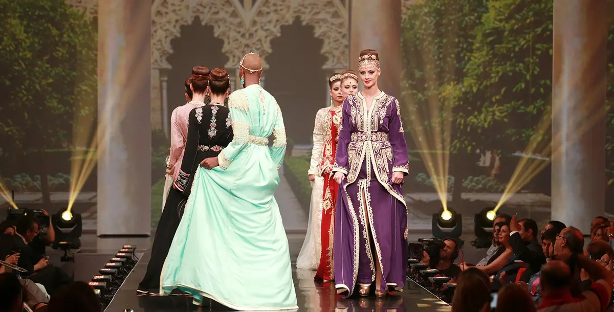 عرض أزياء القفطان المغربي يزين أسبوع الموضة في باريس