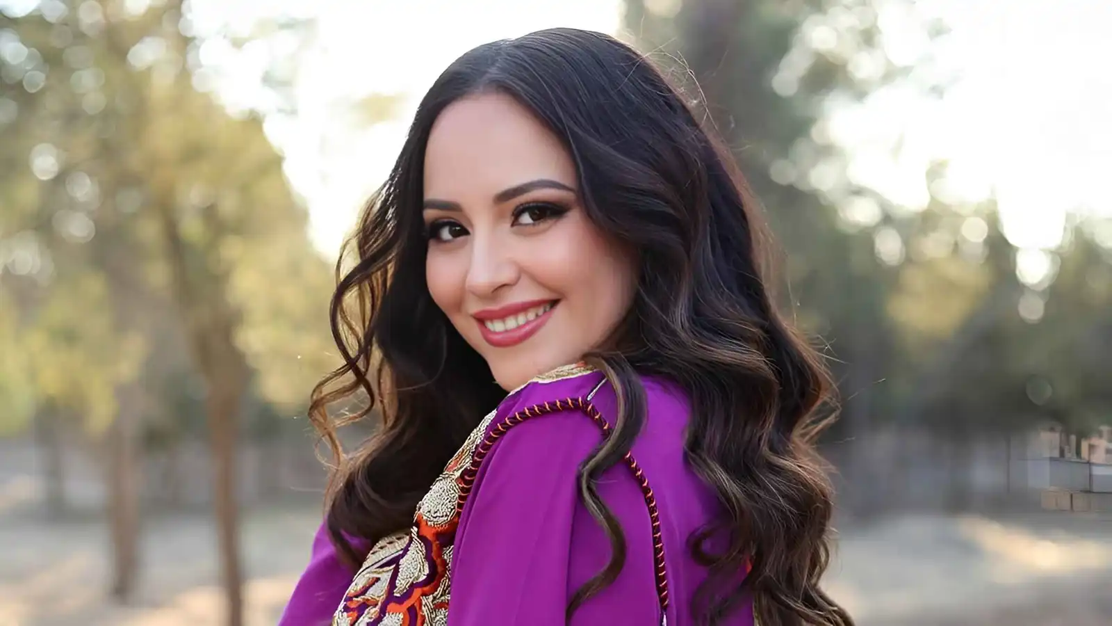 تفاصيل زواج النجمة الجزائرية سهيلة معلم