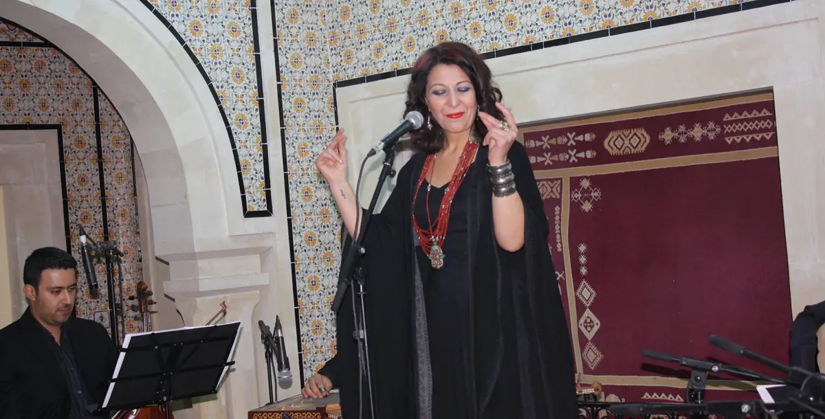 عبير النصراوي تغني "في قلب المتصوف" بباريس