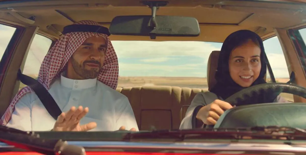 متى يَقبل الزّوج السّعودي الجلوس بجانب زوجته أثناء قيادتها السيارة؟