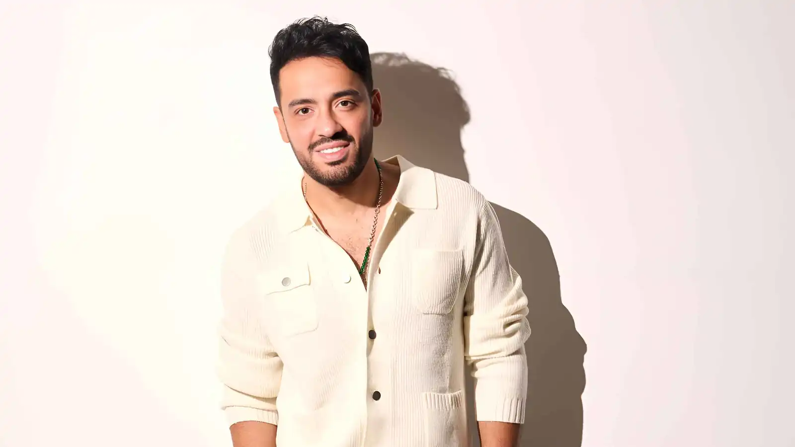 أرملة محمد رحيم تحسم الجدل حول أغنية "كنا صغيرين" لرامي جمال