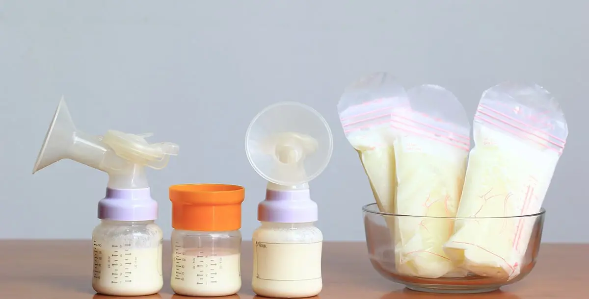 ما هي أفضل الطرق لتخزين حليب الأمّ؟