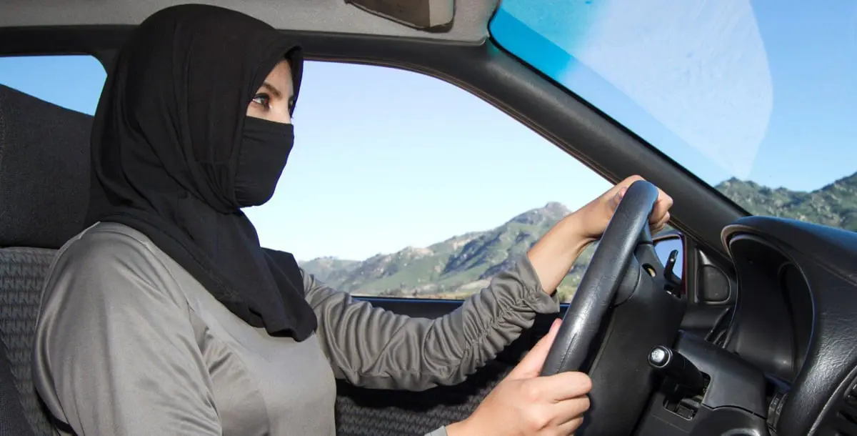 أمير سعودي: قادت المرأة دابتها قديمًا.. والآن ستقود سيارتها ومجتمعها! 
