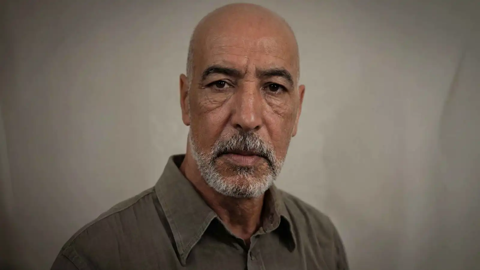 وفاة المسرحي الجزائري خليل بوزحزح بعد صراع مع المرض
