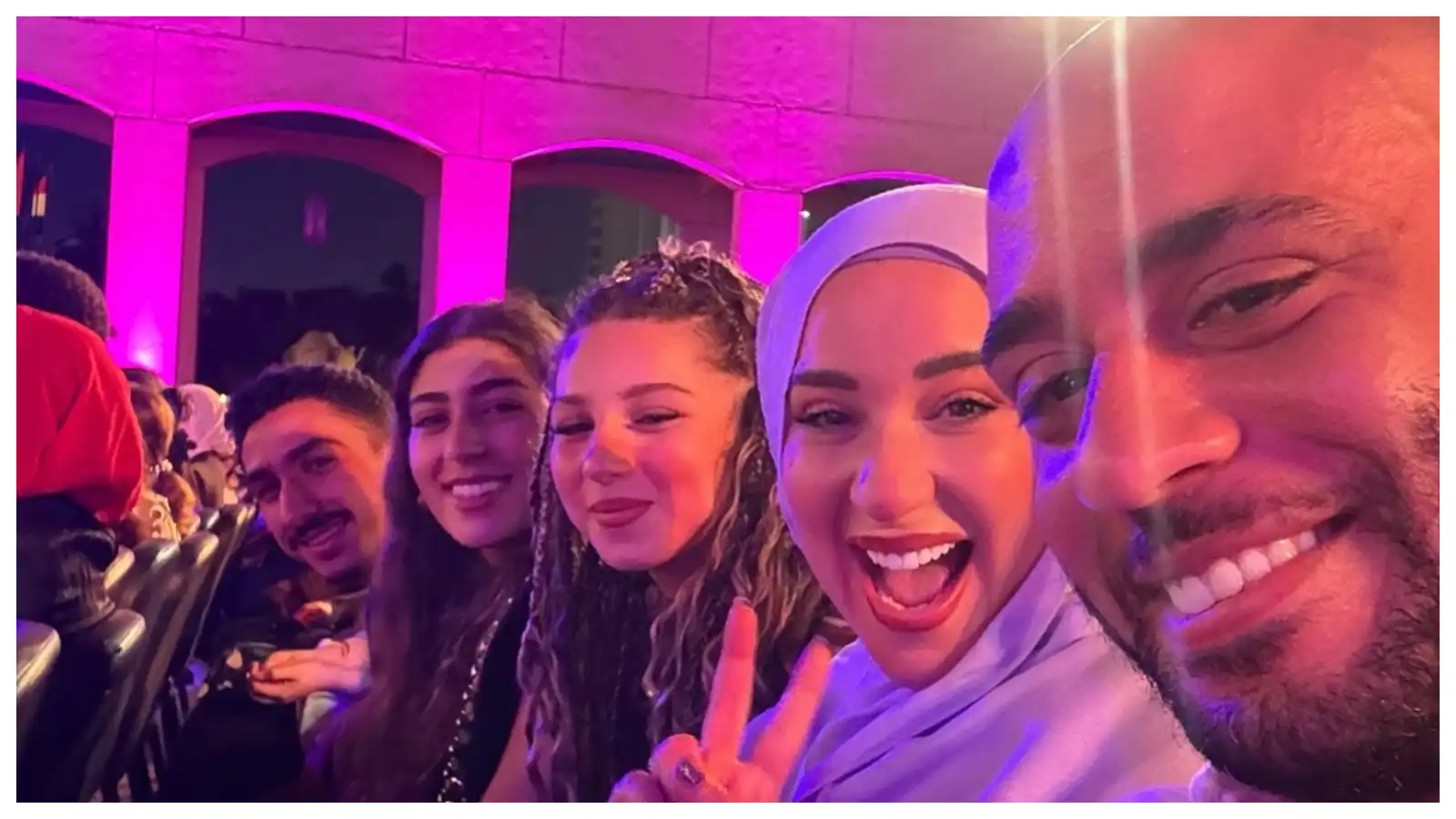 أسما شريف منير وعائلتها