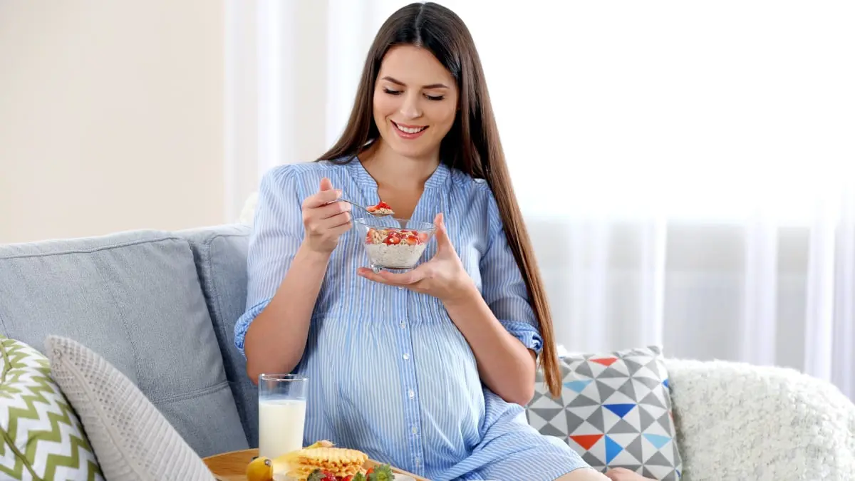 تُظهر الأبحاث الحديثة أن النظام الغذائي للأم قبل وأثناء الحمل يؤثر على صحة أطفالها، سواء الذكور أو الإناث، بطرق مختلفة.

