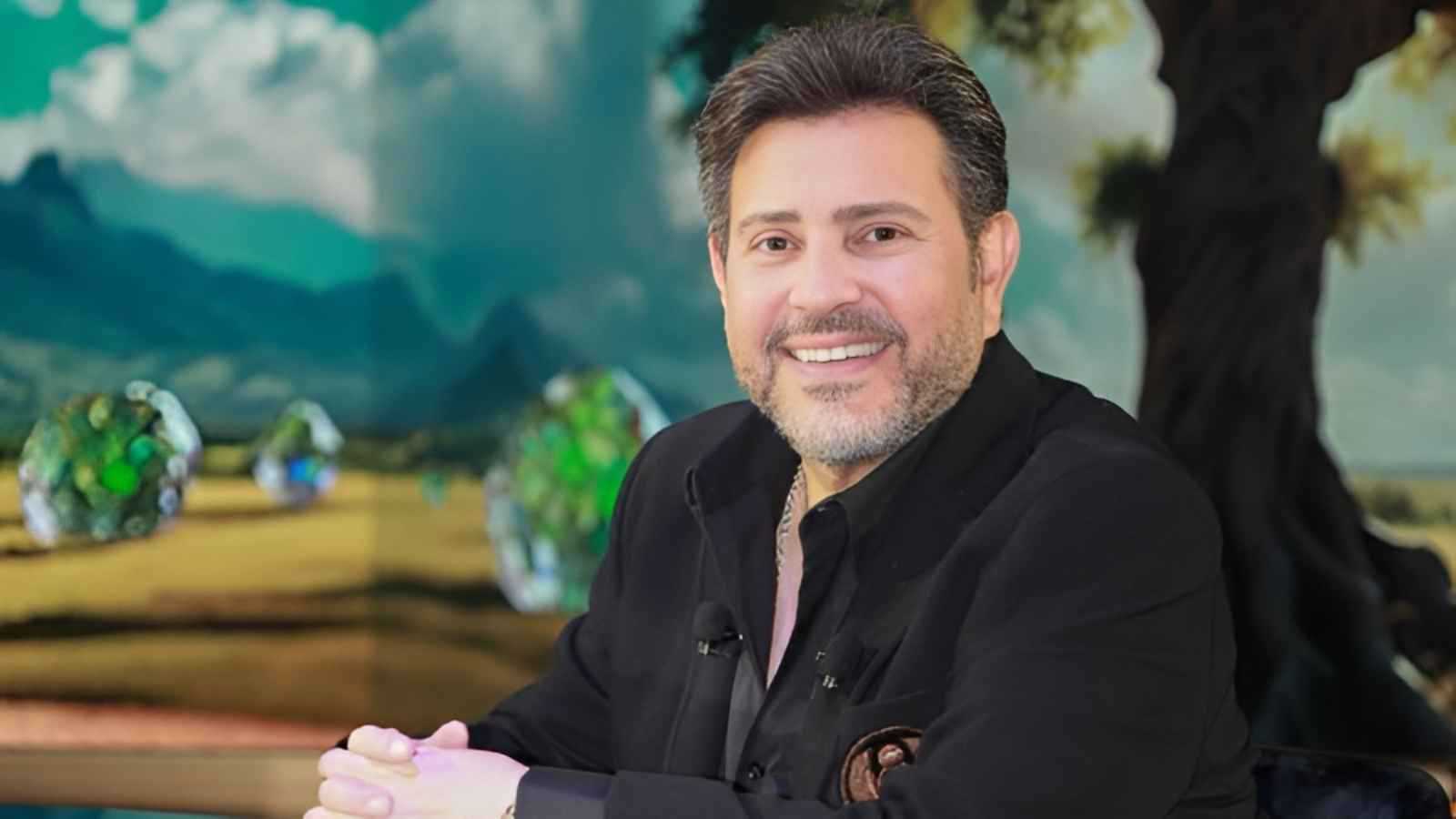 لحظة وصول جثمان هاني شاكر إلى القاهرة