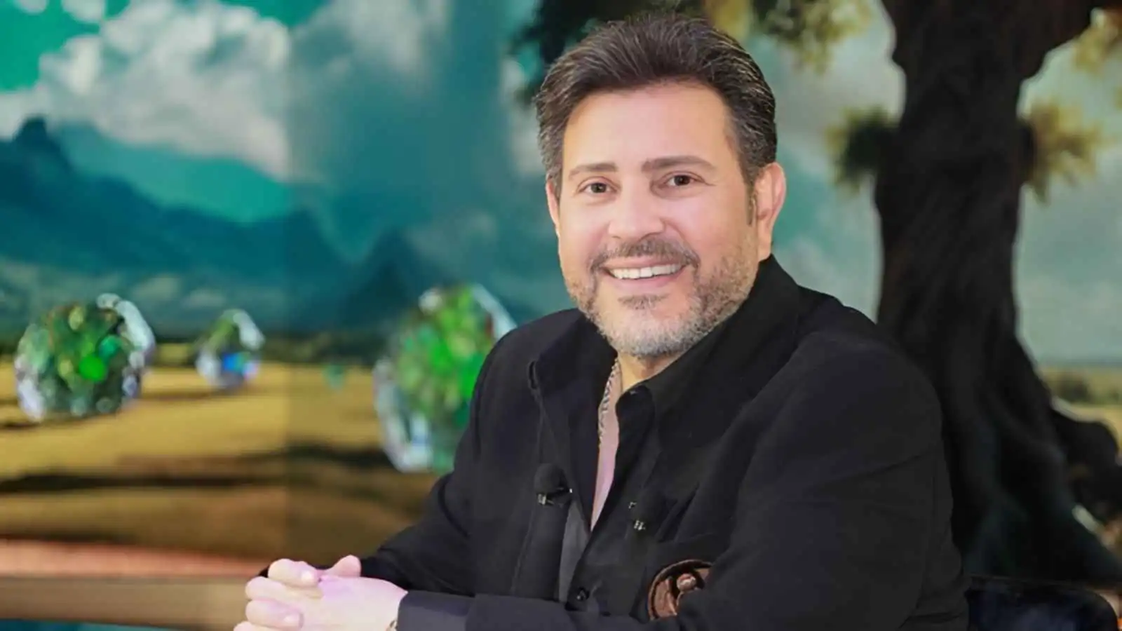 لحظة وصول جثمان هاني شاكر إلى القاهرة
