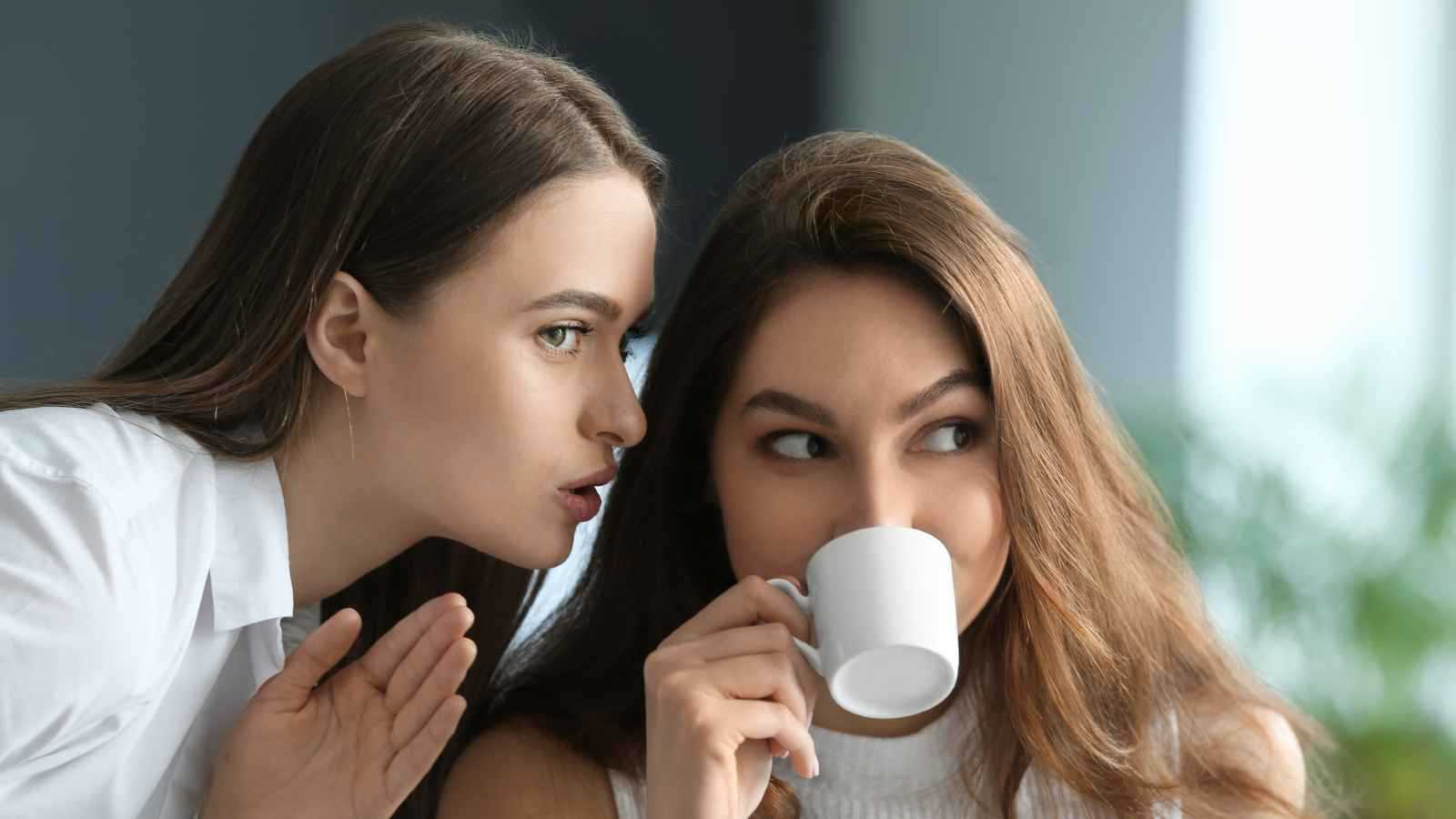 نصائح لتجنب القيل والقال في العمل بذكاء