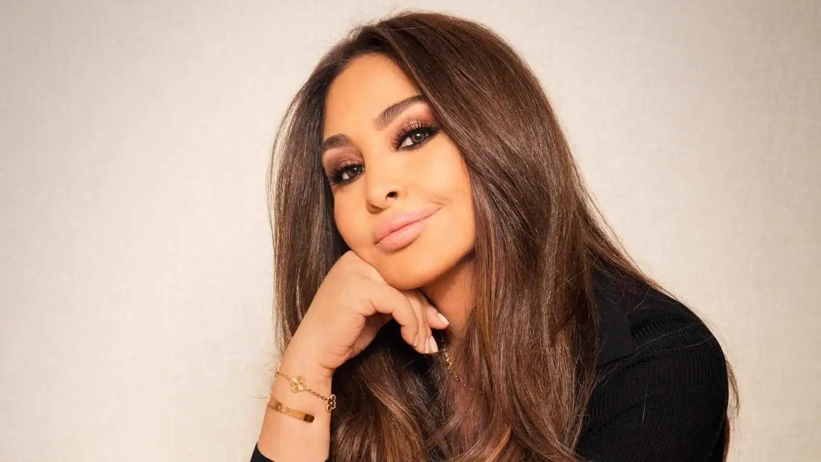 إليسا تكشف سبب غيابها.. وتعد بمفاجآت قريبة