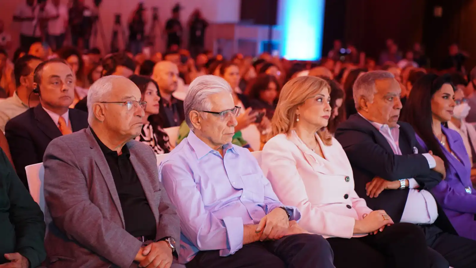 جانب من الحضور في المؤتمر الصحفي لمهرجان القاهرة السينمائي الدولي الـ46