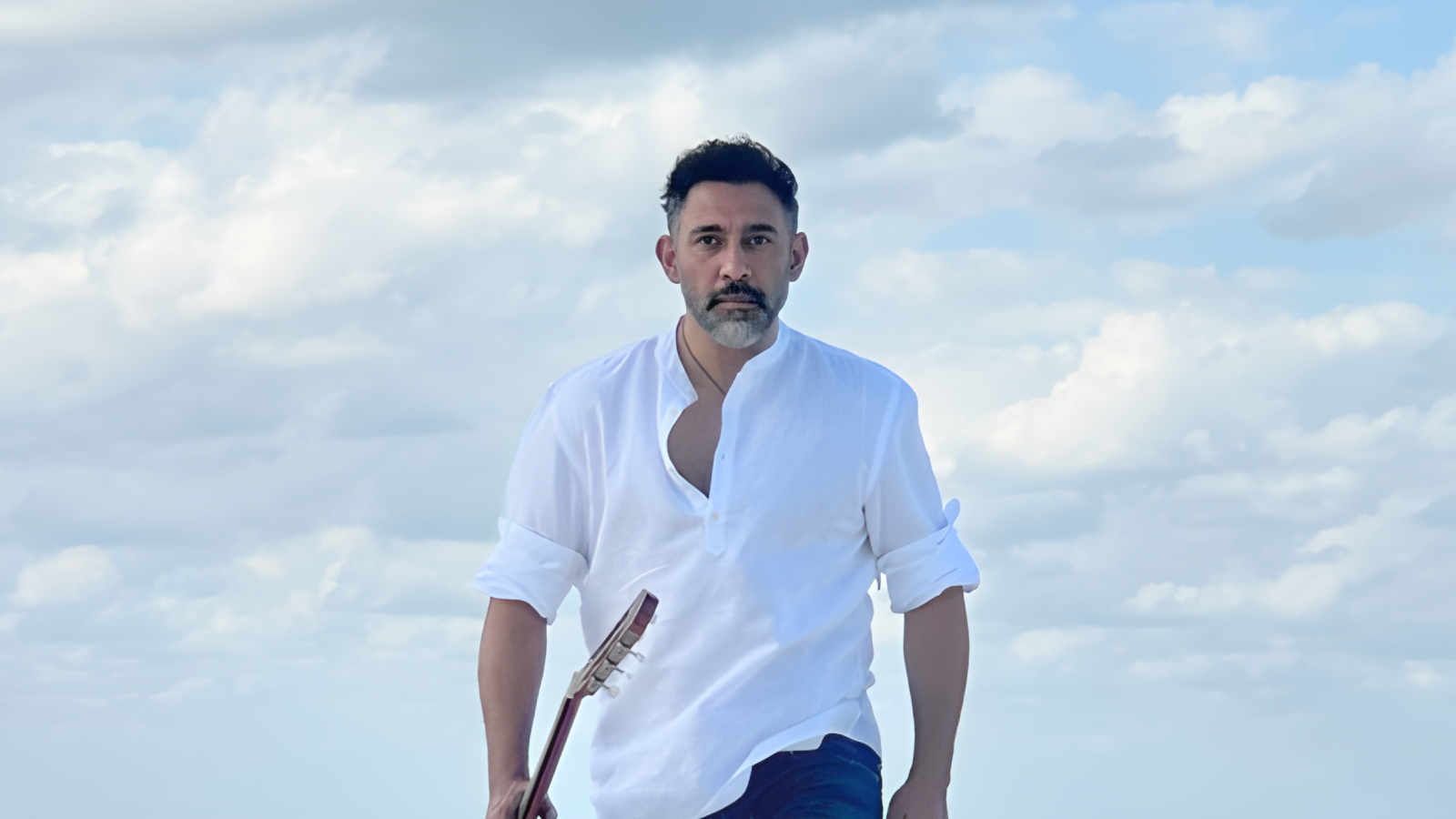 عمرو مصطفى يحمس الجمهور لفيديو كليب "معرفش ينساني"