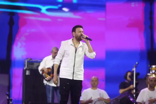خالد عجاج يغني لأم كلثوم في حفل كاسيت 90