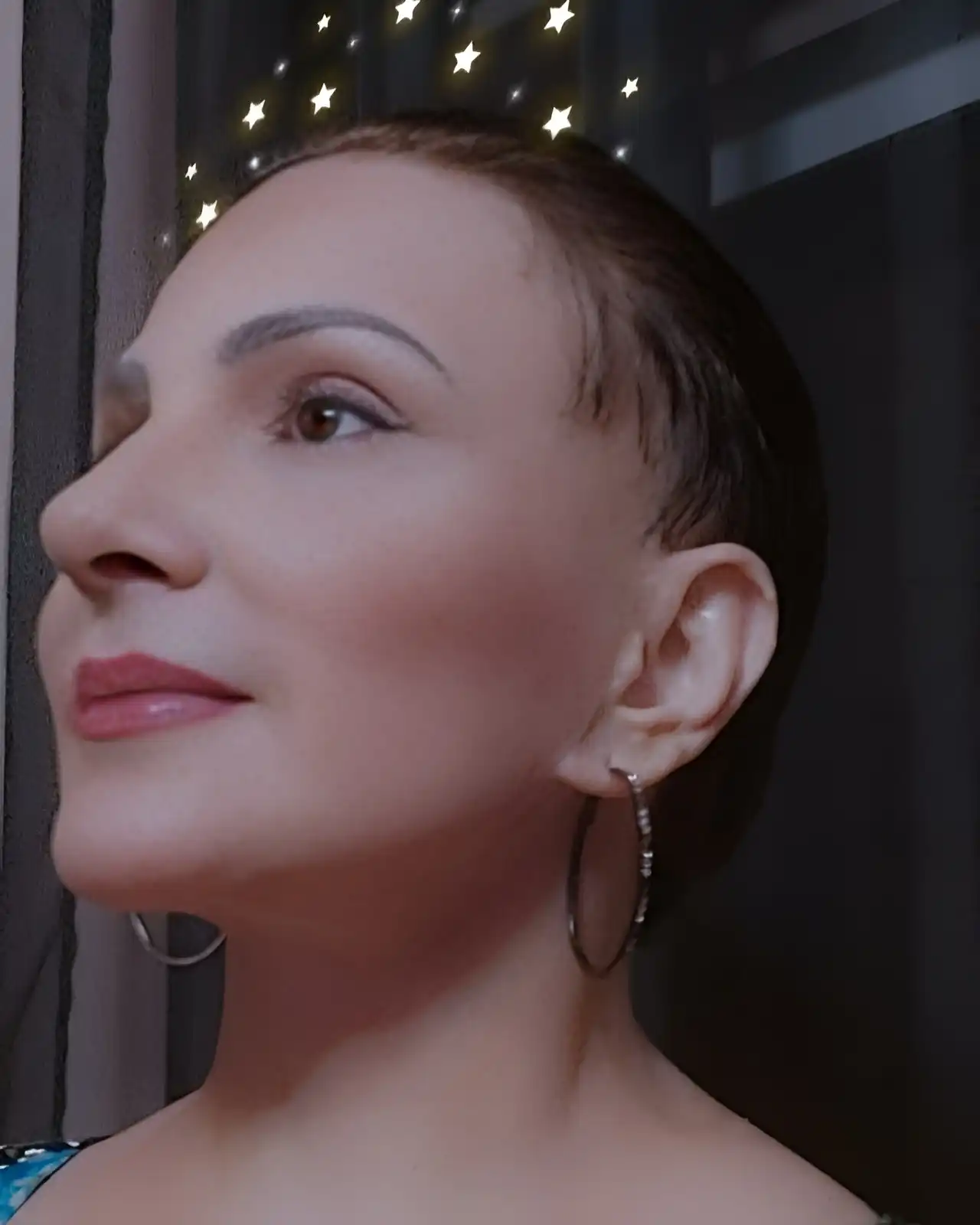 عبير عيسى حليقة الرأس