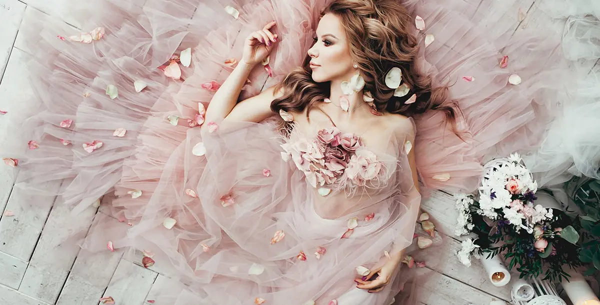 الوردي.. لون الفخامة لفستان زفافك في 2019!