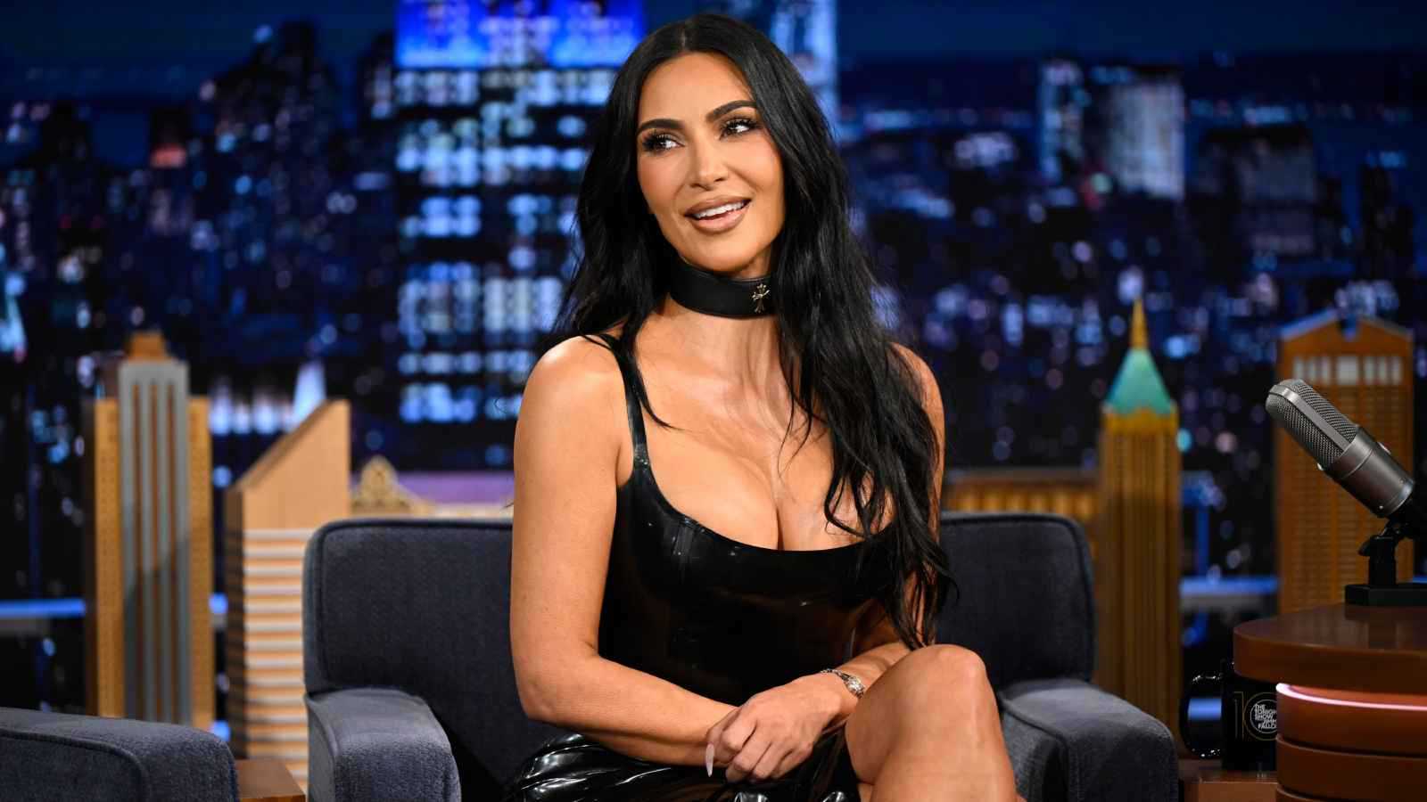 كيم كارداشيان تساند لويس هاميلتون في موناكو