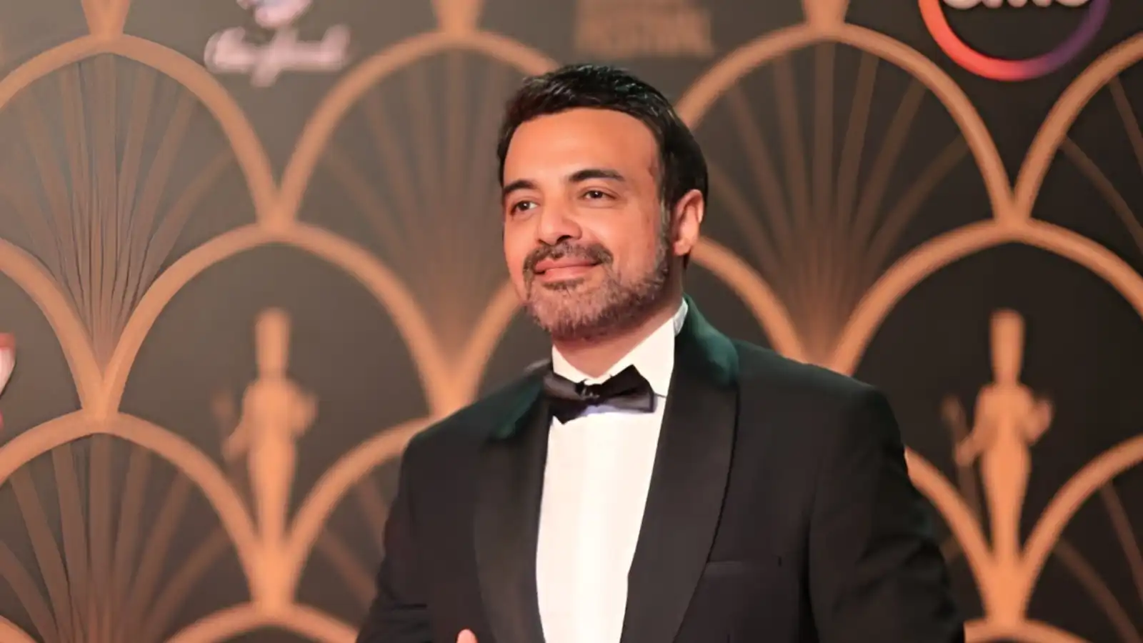 هل انفصل عمرو محمود ياسين فنيا عن ياسمين عبد العزيز؟