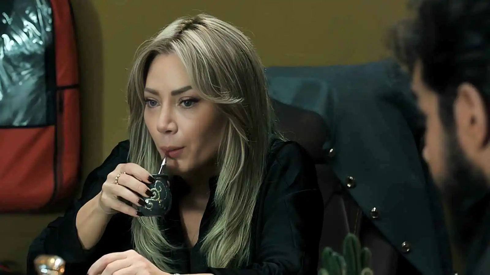 ملخص الحلقة 6 من مسلسل "سعادة المجنون".. دائرة الشكوك تتسع