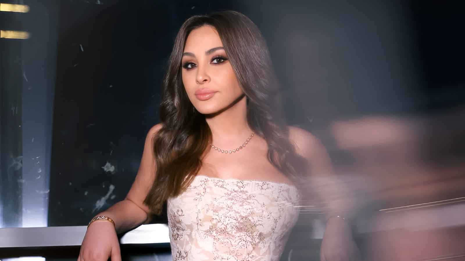 لحظة مفاجئة تقلق جمهور إليسا (فيديو)