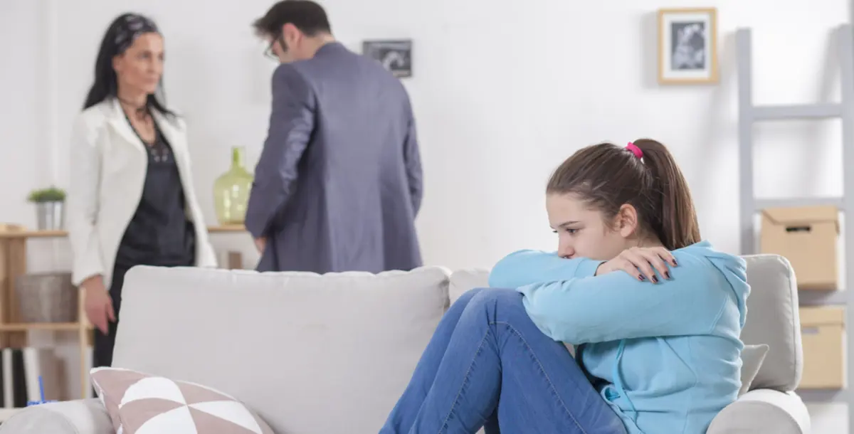 كيف تتعاملين مع طلاق والديكِ كناضجة؟